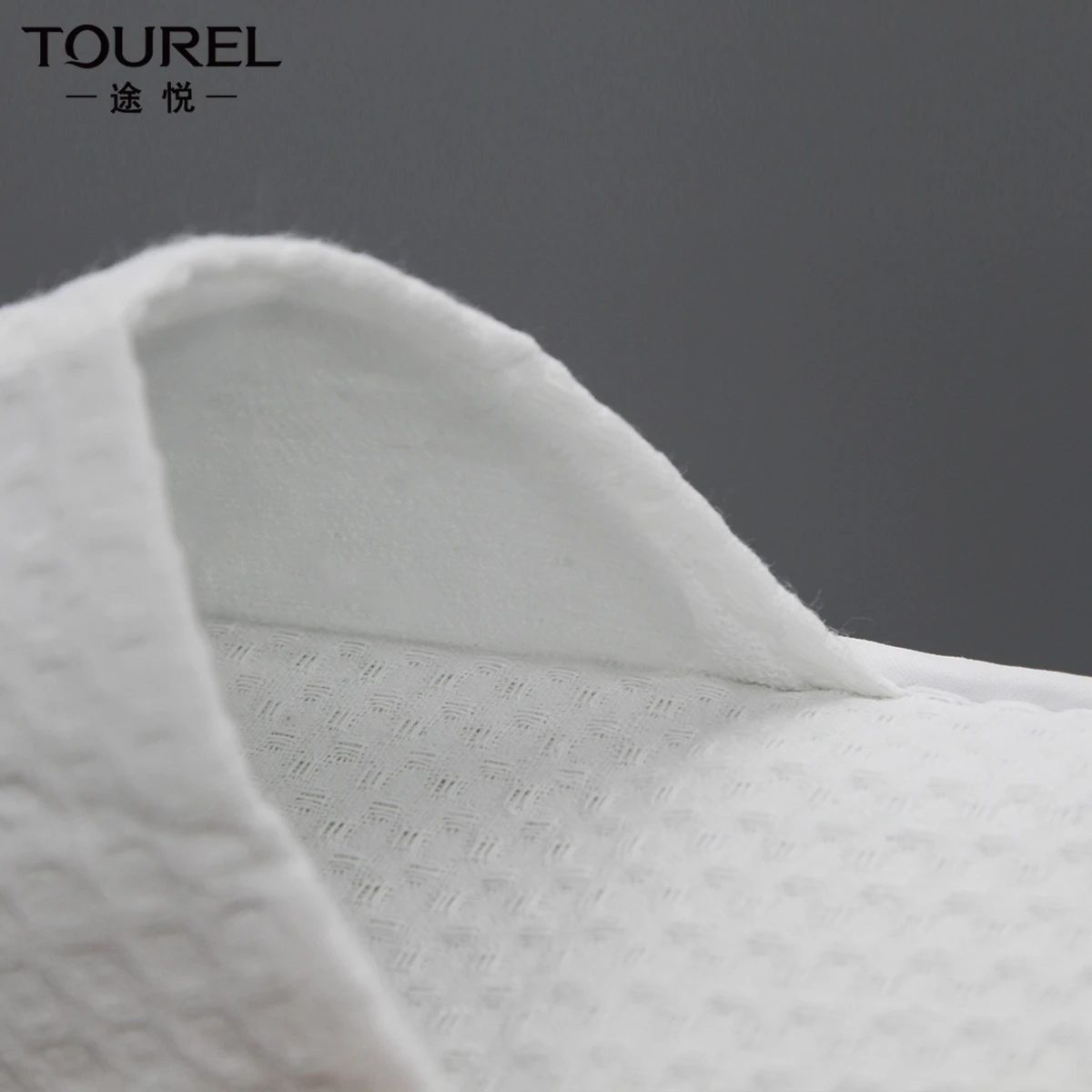 Wholesale 5 Star Luxury Indoor Room Guest Soft Eco-friendly Coral Fleece Portable Disposable Close Toe Hotel Slippers