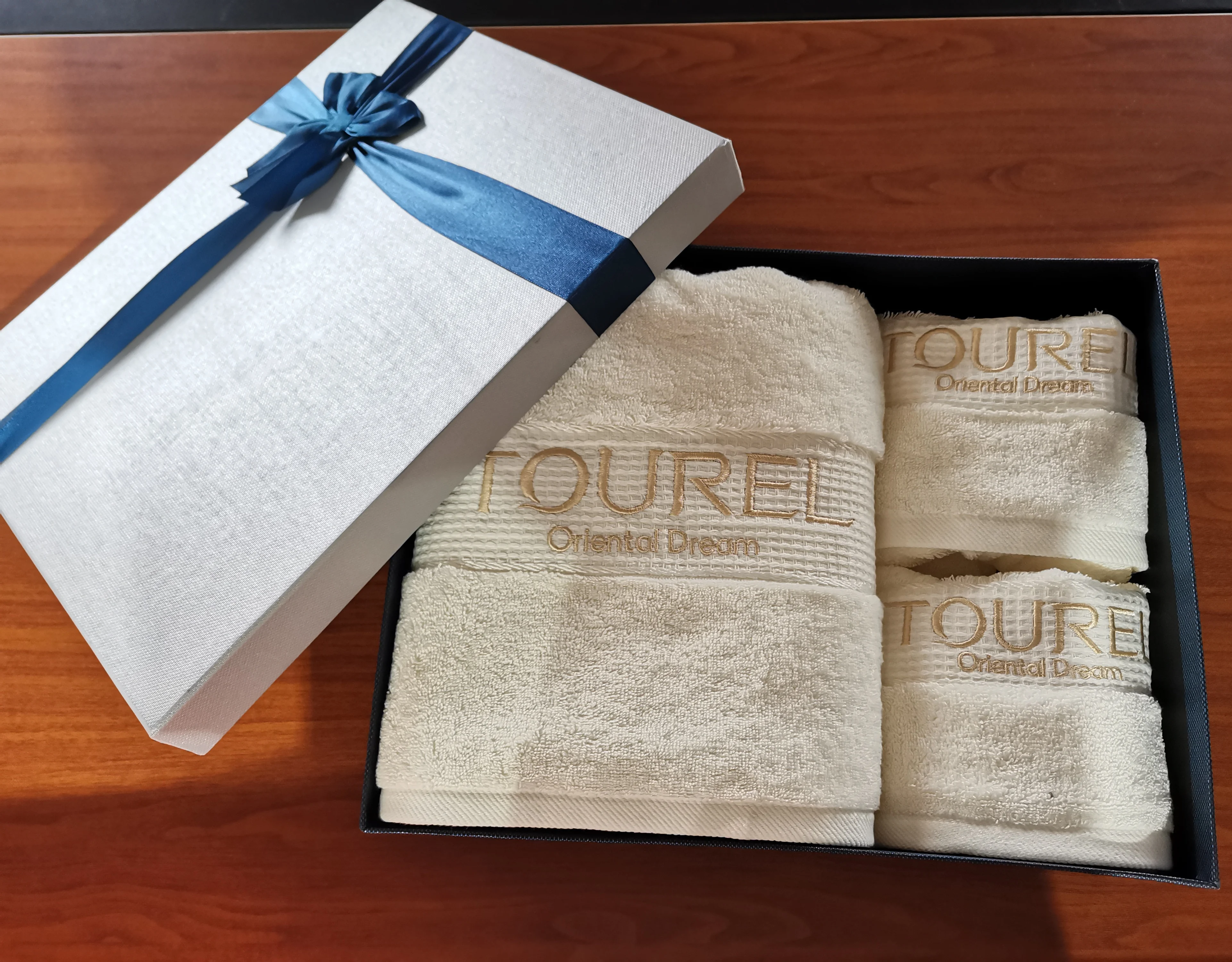 5-star Hotel Luxury Bath Towel 100% Cotton 600g Jacquard Border Solid Color Knitted Technique Disposable Custom Gift Box
