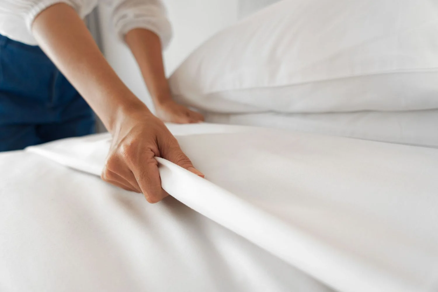 Juego de Ropa de Cama de Lujo 100% Algodón, Juego de 4 Piezas con Sábana Bordada de 300tc Tejido Lisa y con Patrón de Rayas para Uso en Hotel o Hogar