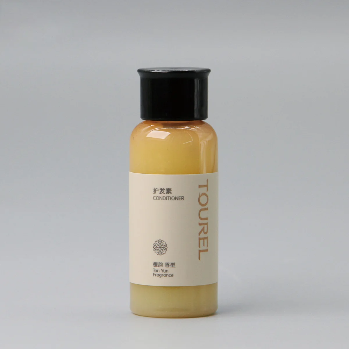 Customized Hotel Bathroom Accessories Set Travel Kit Toiletries In Travel Size Shampoo For Guests