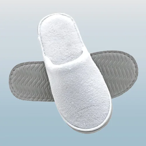Custom Soft Coral Fleece Disposable Hotel Slippers Portable White Closed Toe Spa Travel Shoes Recyclable Eva Sole Unisex