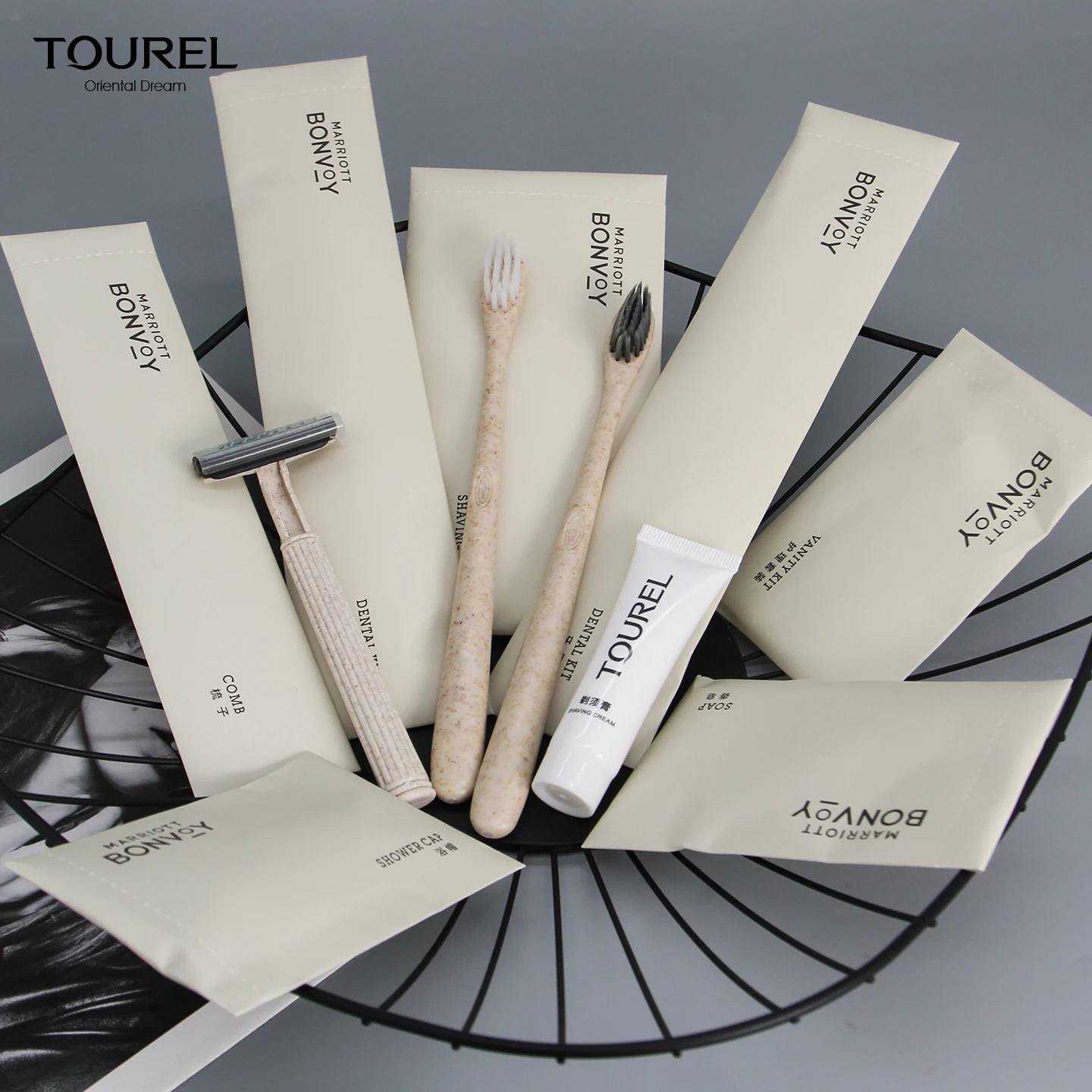 Biodegradable Hotel Amenities Kit Waterproof Stone Paper Bag Custom Logo Hotel Toothbrush Vanity Set Bathroom Hotel Amenities