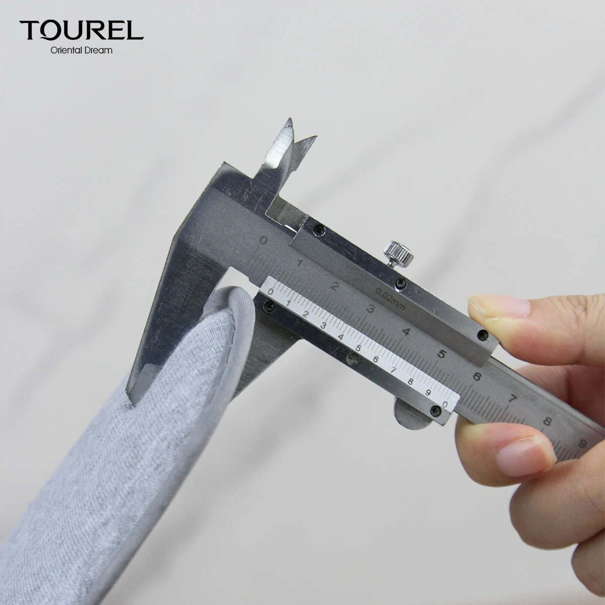 Wholesale Eco-friendly Luxury Hotel Slippers Non-slip Sugarcane Pulp Sole 100% Biodegradable Disposable Coral Fleece Bag