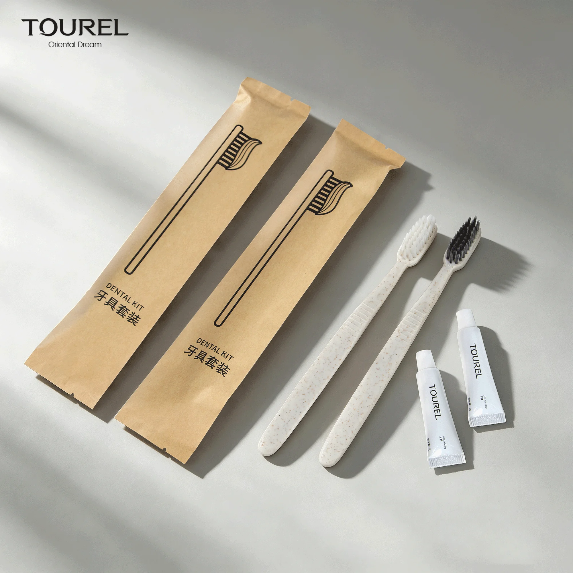 Set de artículos de tocador desechables biodegradables para hotel al por mayor, bolsa de papel kraft, cepillo de dientes de paja, peine, logotipo personalizado para hotel